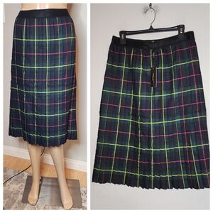 NWT Romeo & Juliet Couture Pull On Twill Pleat Tartan Plaid Skirt Holiday Large